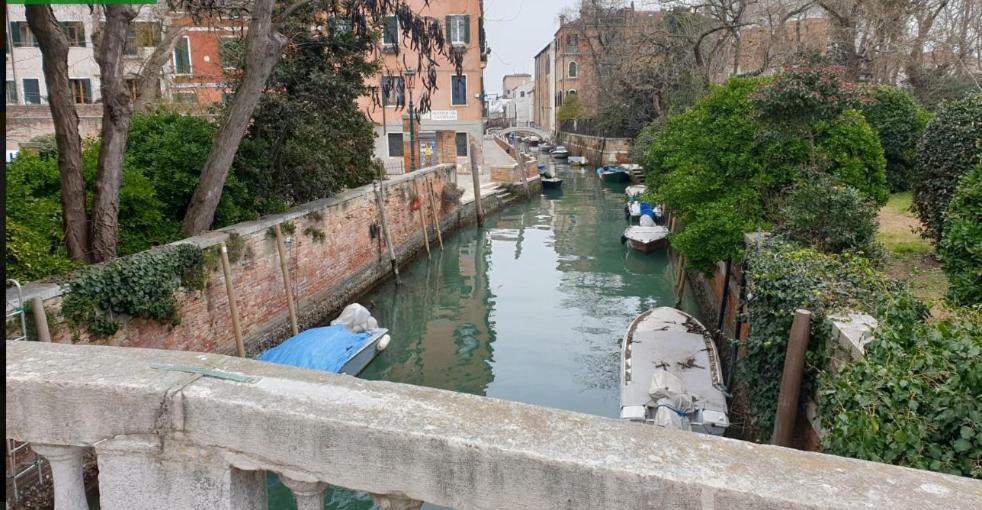 Susy Biennale Apartment - Canal View And Garden Veneza Exterior foto