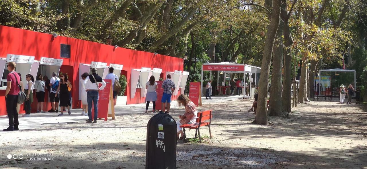 Susy Biennale Apartment - Canal View And Garden Veneza Exterior foto