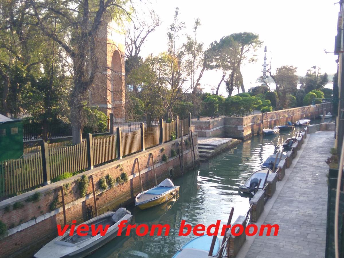 Susy Biennale Apartment - Canal View And Garden Veneza Exterior foto